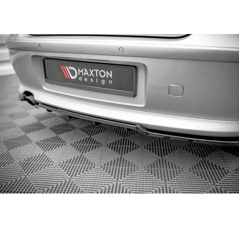 Arriere Splitter (avec une barre verticale) BMW 1 E81 Facelift