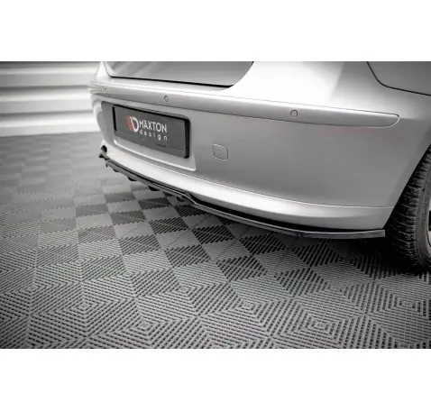 Arriere Splitter (avec une barre verticale) BMW 1 E81 Facelift