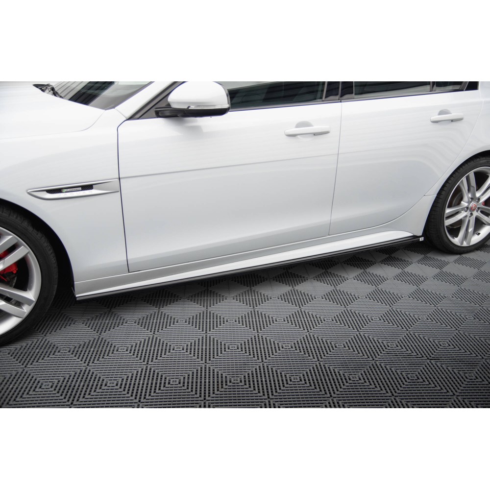Rajouts Des Bas De Caisse Jaguar XE R-Sport X760