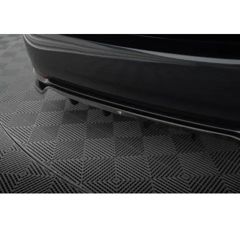 Arriere Splitter (avec une barre verticale) Toyota Avensis Sedan Mk3 Facelift