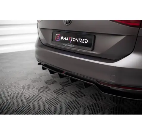 Arriere Splitter (avec une barre verticale) Volkswagen Passat Sedan / Variant B8