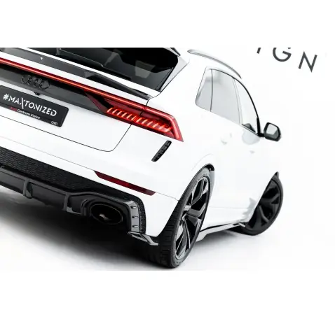 Set of Prepreg Carbon Splitters Audi RSQ8 Mk1