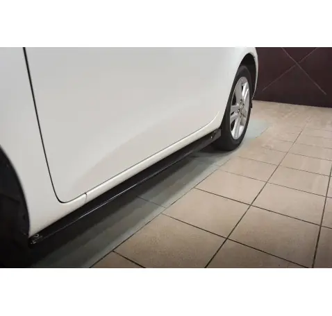 Rajouts Des Bas De Caisse Toyota IQ