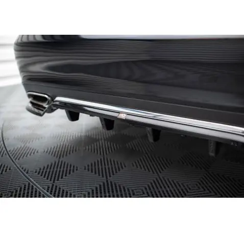 Arriere Splitter (avec une barre verticale) Mercedes-Benz E W212 Facelift