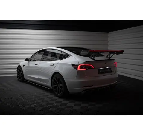 Carbon Spoiler + LED Tesla Model 3