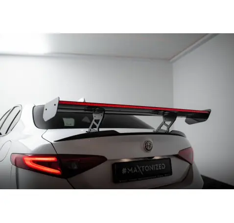 Carbon Spoiler + LED Alfa Romeo Giulia Quadrifoglio Carbon Spoiler + LED Alfa Romeo Giulia Quadrifoglio