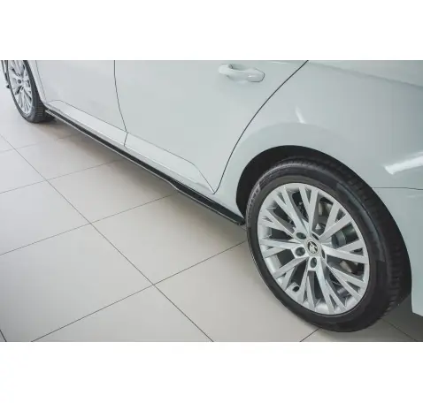 Rajouts Des Bas De Caisse Pour Skoda Superb Liftback / Combi Mk3 Facelift