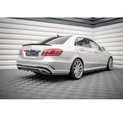 Arriere Splitter (avec une barre verticale) Mercedes-Benz E AMG-Line Sedan W212 Facelift