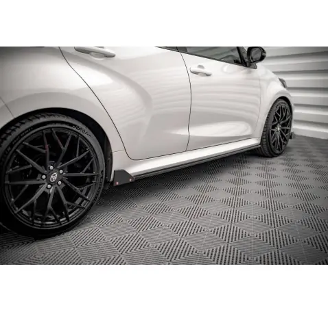 Rajouts Des Bas De Caisse V.1 + Ailerons Toyota Yaris Mk4